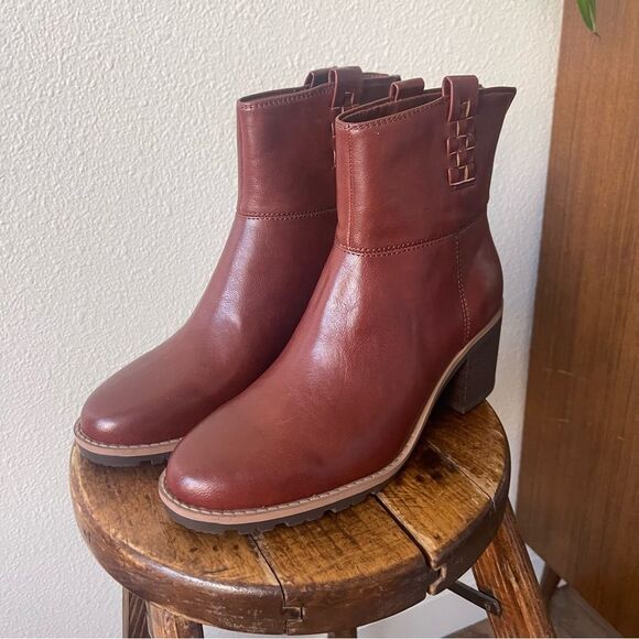 BareTraps Size 9 Brown Heeled Boots with Side Zipper - Picture 3 of 8
